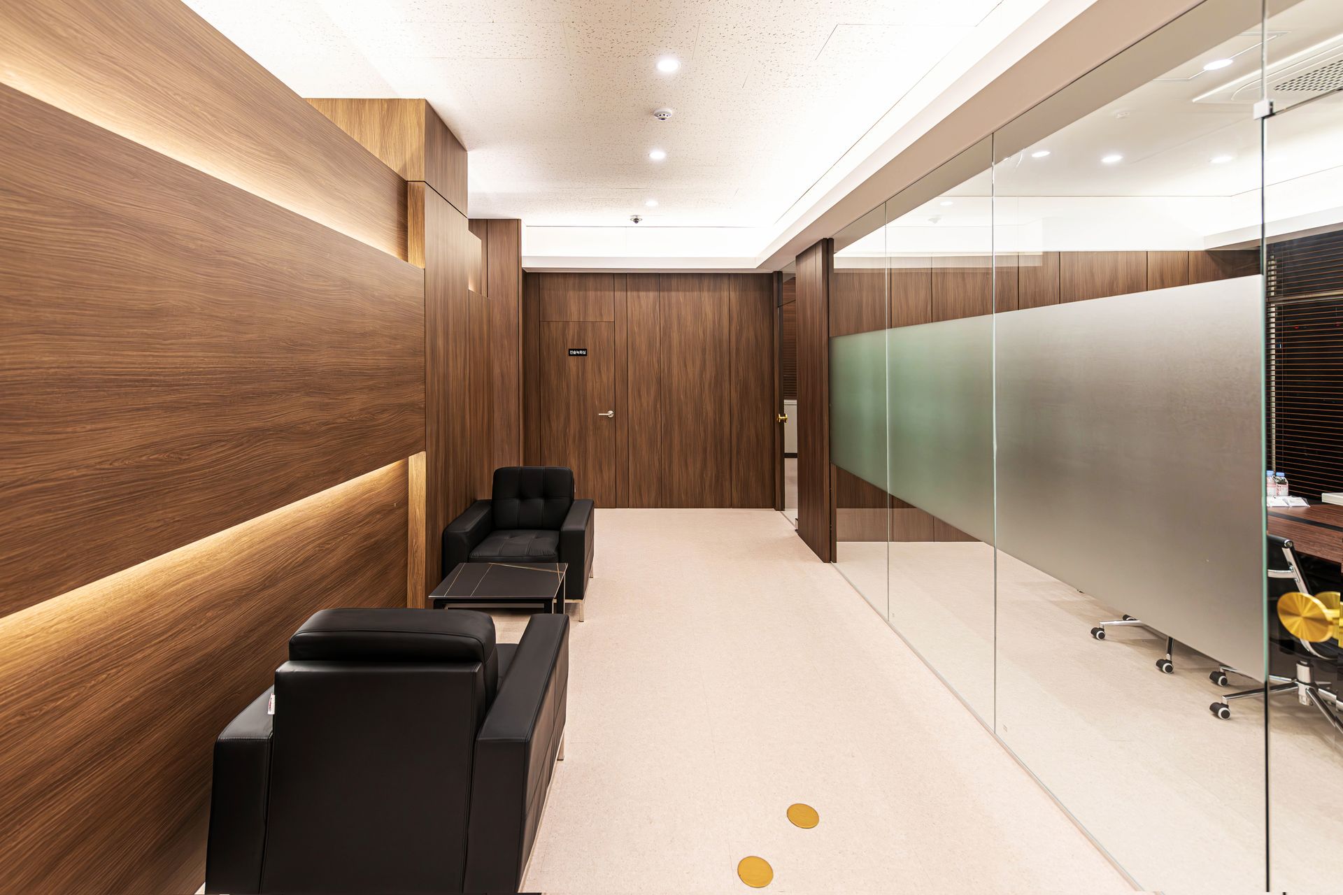 엔티엠법률사무소 대기실